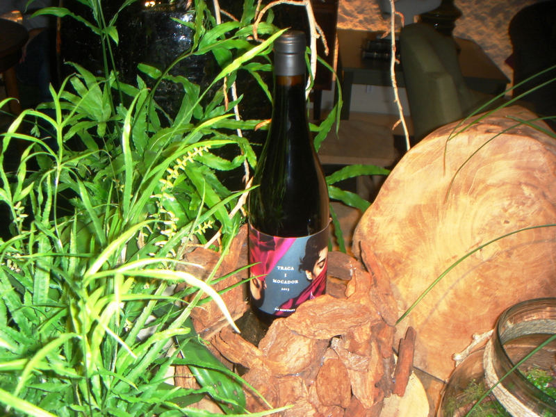 fotografia botella de vino traca i mocador